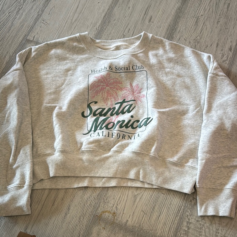 Abercrombie & Fitch cropped sweatshirt size large
